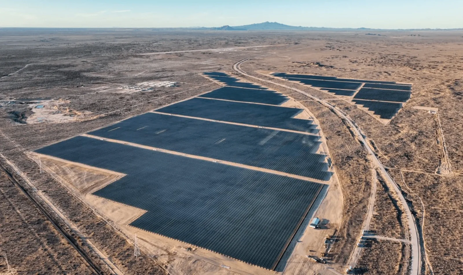 Parques solares en Latinoamérica: crecimiento, retos y metas a 2030